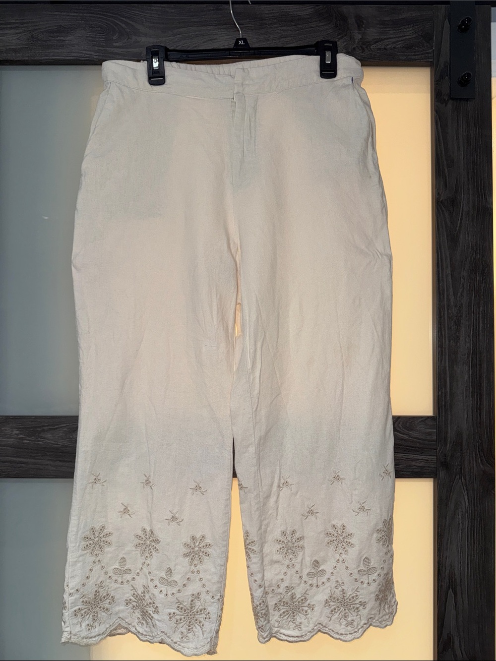 Tahari Cream Embroidered Cropped Pants